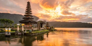 Tempio di Pura Ulun Danu Bratan a Bali, Indonesia. ©Depositphotos