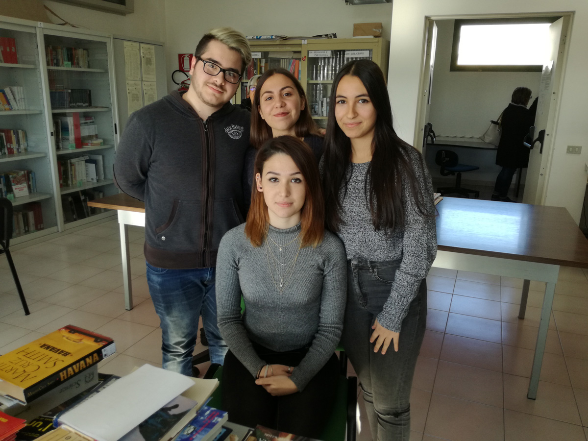 Gli alunni dell'Istituto Sergio Atzeni di Capoterra