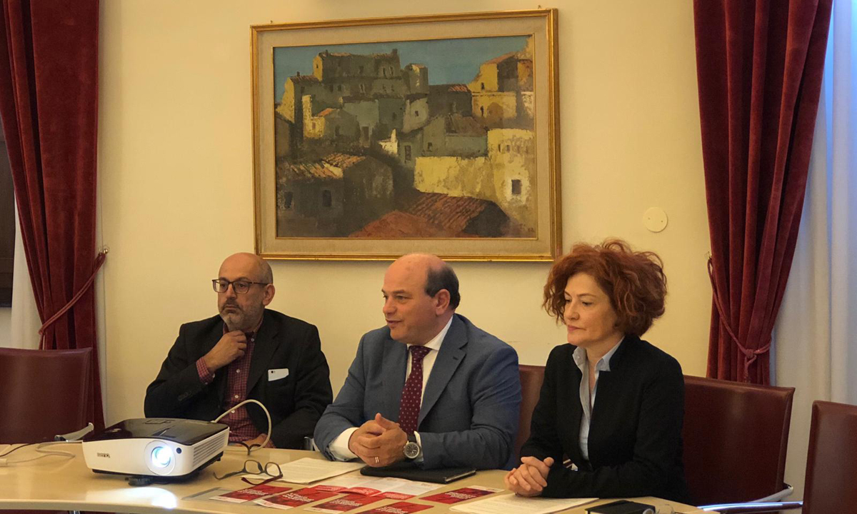 Il sindaco di Sassari Nicola Sanna, l'assessora alle Politiche per i servizi al cittadino e servizi informativi Rossana Serratrice e Giuseppe Medda del Servizio Statistica dell'Ufficio comunale di Censimento