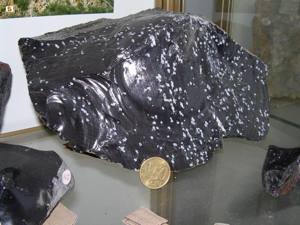 Ossidiana fiorita - Museo dei minerali del Monte Arci, Masullas