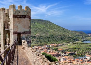 Il Castello medievale dei Malaspina a Bosa. ? AdobeStock