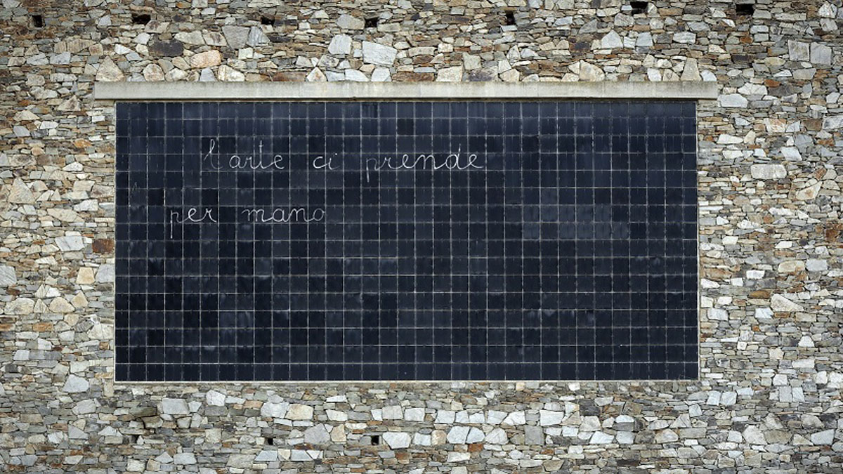 Maria Lai. L’arte ci prende per mano. Ulassai (2003). Foto di Tiziano Canu. Courtesy Comune di Ulassai