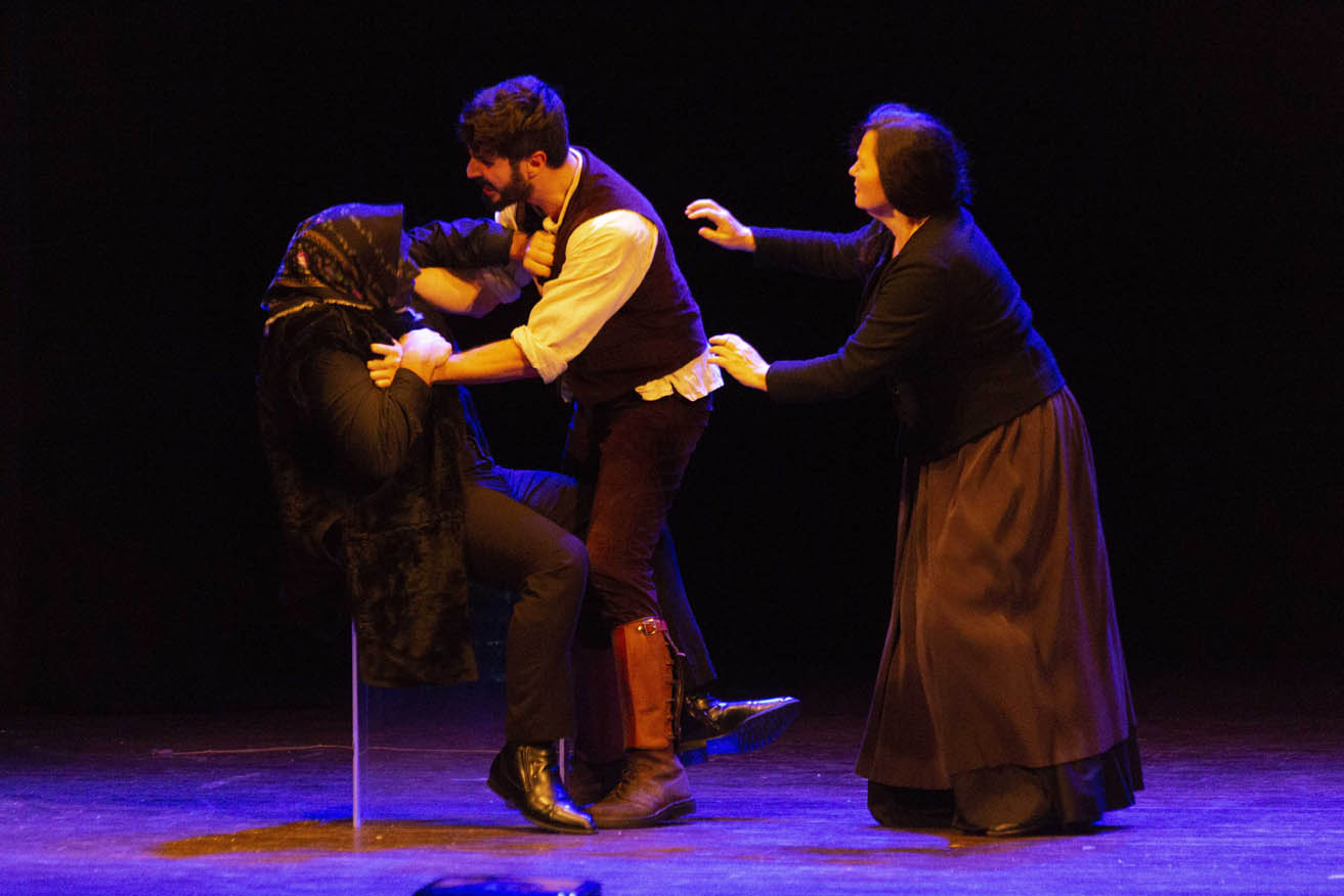 “La vedova scalza” di Theandric Teatro Nonviolento