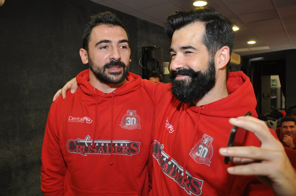 Il capitano dei Crusaders Stefano Murgia e Gianfranco Farris. Foto Battista Battino