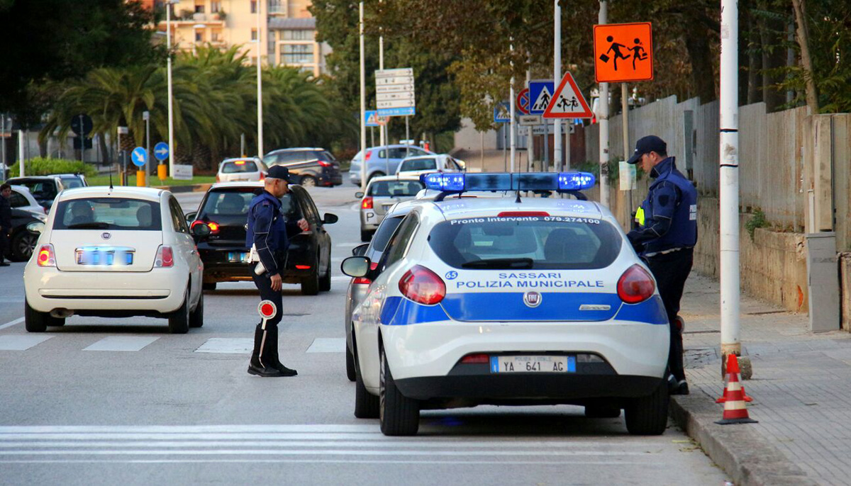 Posto di blocco polizia locale Sassari