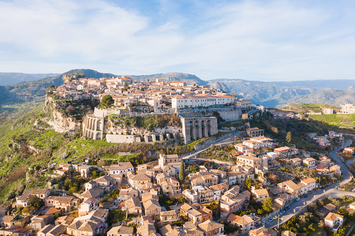 Borgo di Gerace, Calabria. Foto AdobeStock | Polonio Video