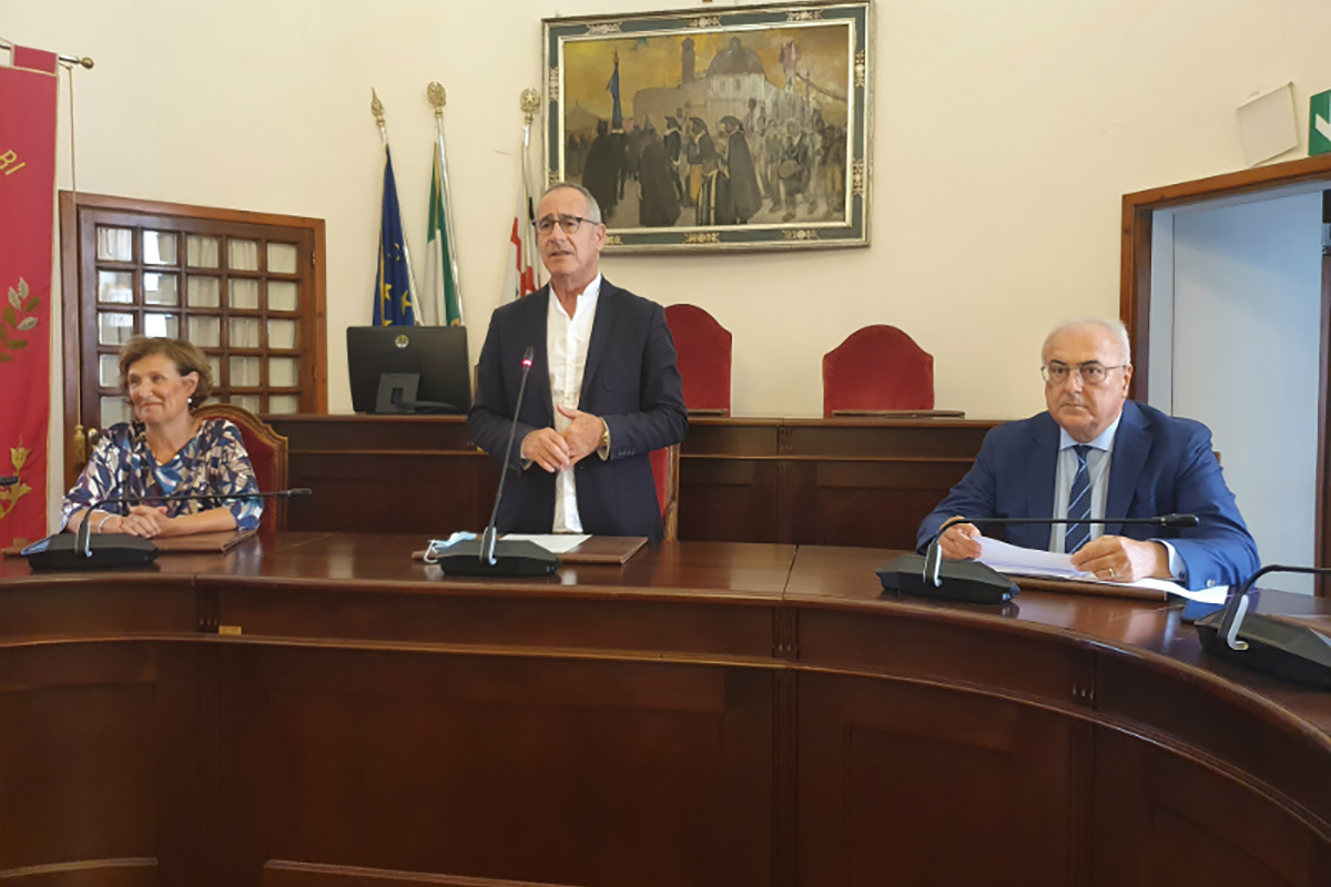 L'Assessora Rosanna Arru, il sindaco Gian Vittorio Campus e il direttore generale del Banco di Sardegna Giuseppe Cuccurese