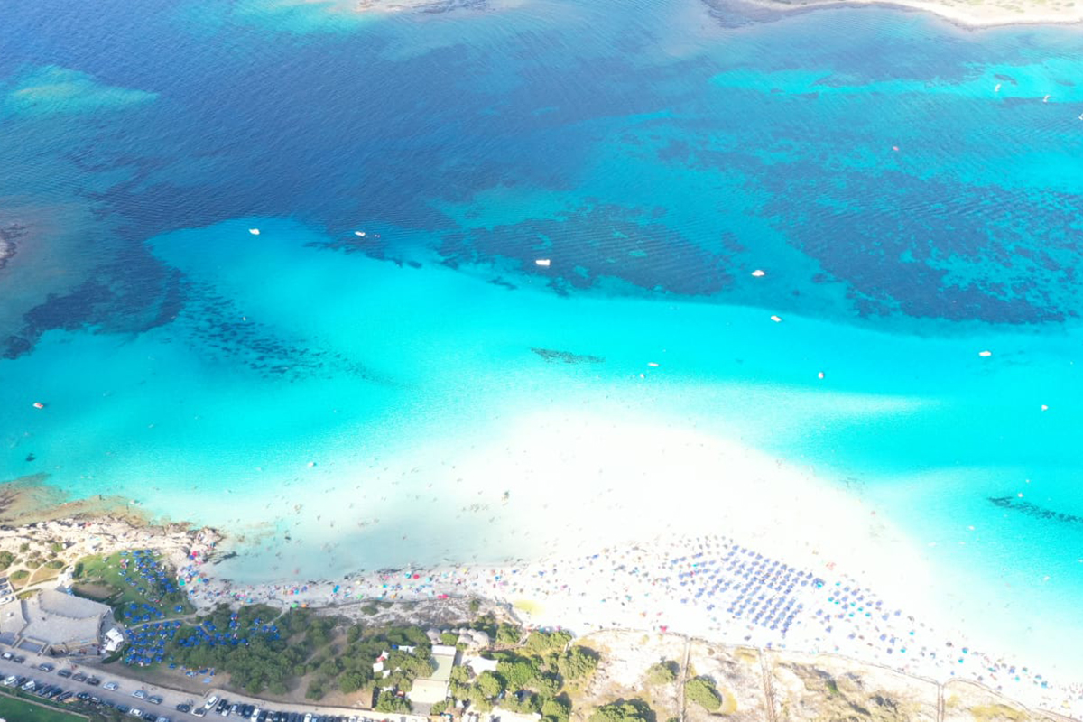 Una foto della spiaggia della Pelosa di Stintino scattata dal drone