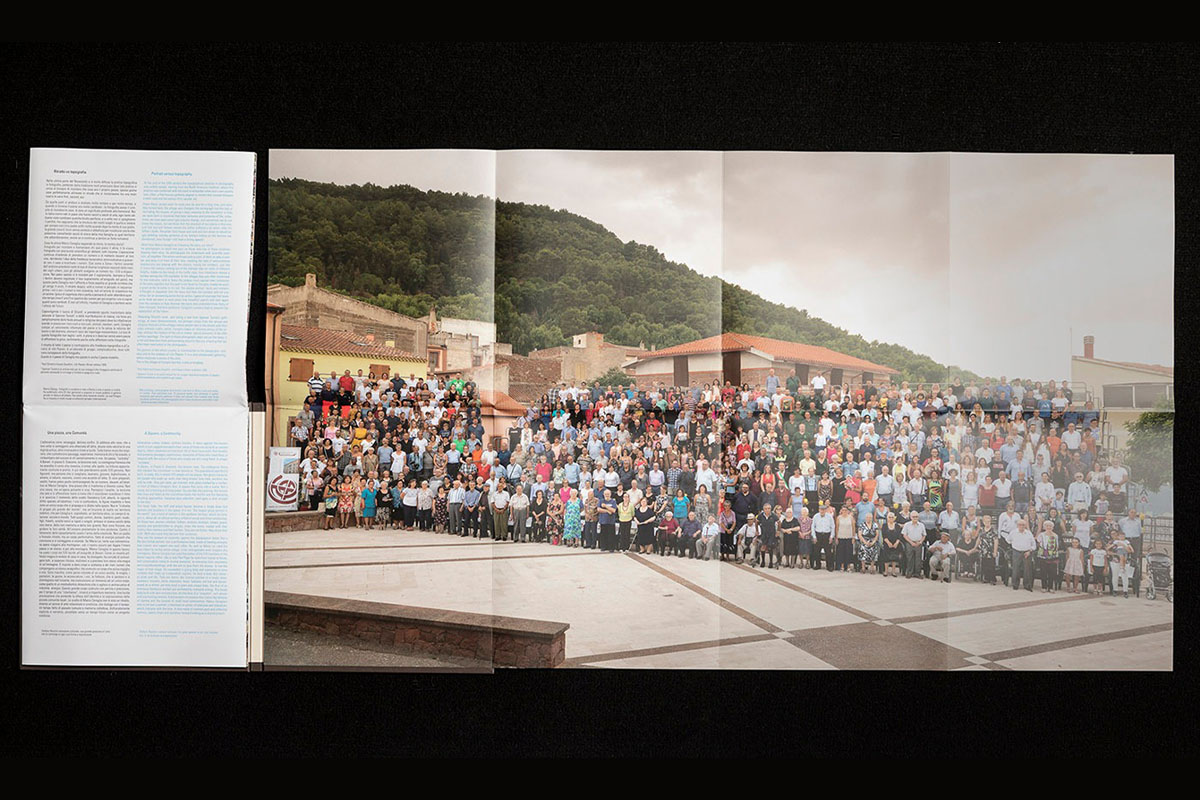 A Banari la foto di gruppo più grande del mondo