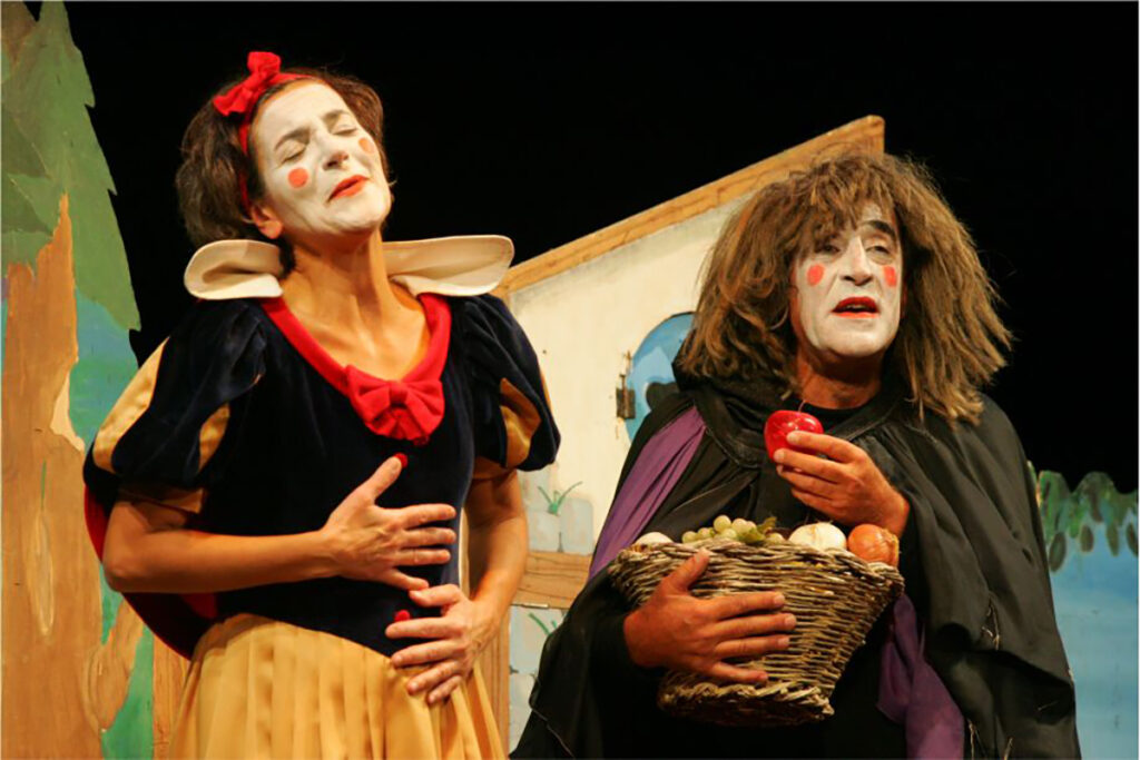 “Biancaneve musical” di e con Aldo Sicurella e Monica Pisano