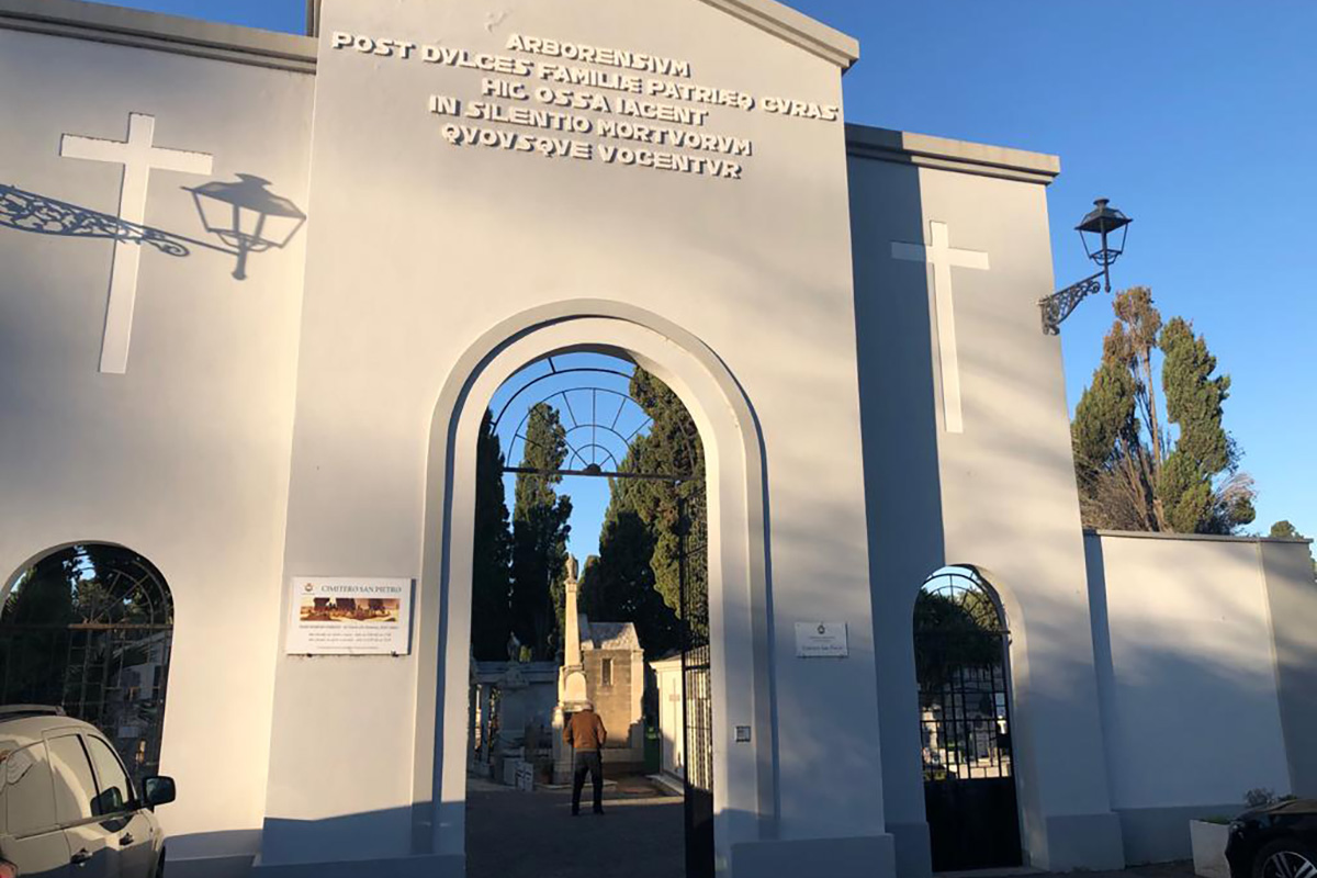 L'ingresso del cimitero di Oristano