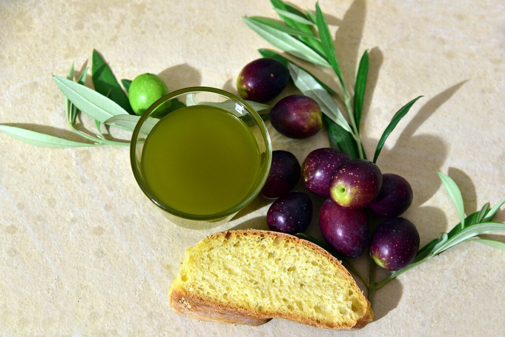 Olio di oliva. ? Ulrike Leone | Pixabay