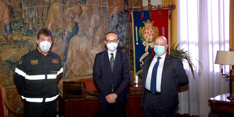 Paolo Truzzu e Marco Frezza, Comandante regionale dei Vigili del Fuoco