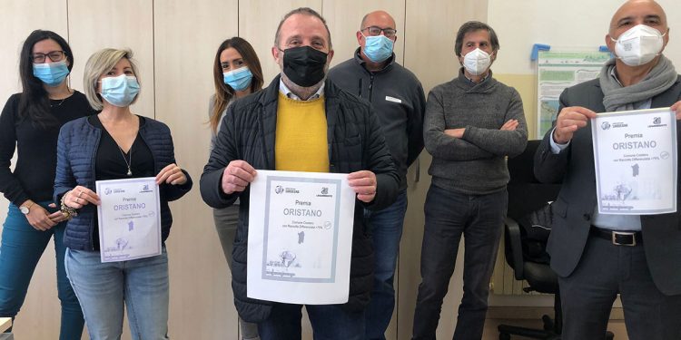 Il sindaco Lutzu, l'assessore Licheri e lo staff dell'Ufficio Ambiente del comune di Oristano