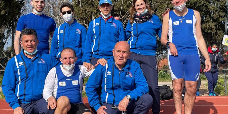 Gli atleti della Sas.Spo con i tecnici Katia Pilia e Antonio Murgia e il dirigente Claudio Secci