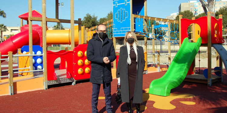 Il sindaco Truzzu e l'assessora Piroddi inaugurano la nuova area giochi al Parco Jovanotti