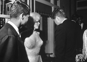 J.F. Kennedy e Marilyn Monroe (1962). ? Cecil W. Stoughton, fotografo ufficiale della Casa Bianca