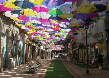 Umbrella Sky Art ad Águeda ? joaolitoprint0 | Pixabay