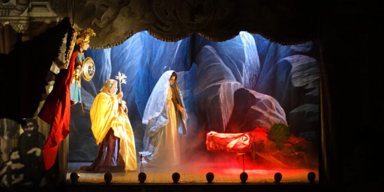 Trianon Opera. Giuseppe (Pino Mauro) e Maria Vergine (Michele Imparato). ? Chicca Ruocco