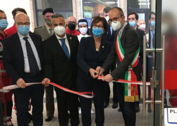 Il sindaco di Cagliari Paolo Truzzu e la presidente CRI Fernanda Loche