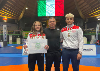 Da sinistra, Denise Piroddu, l'allenatore Mario Piroddu ed Emanuele Masia