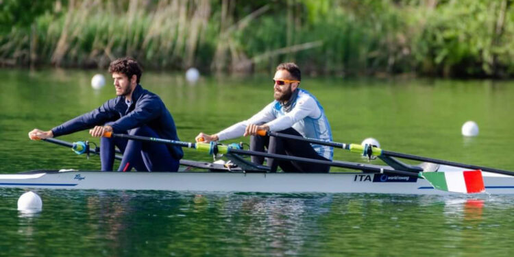 Stefano Oppo e Pietro Ruta durante l’allenamento. ?A. Carbonara | Canottaggio.org