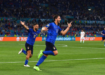 Manuel Locatelli esulta dopo aver segnato il primo gol durante UEFA Euro 2020 Championship Group A nel match tra Italia e Svizzera allo Stadio Olimpico di Roma il 16 giugno 2021. 📷 Claudio Villa/Getty Images