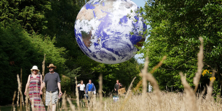 L’installazione Gaia dell’artista Luke Jerram