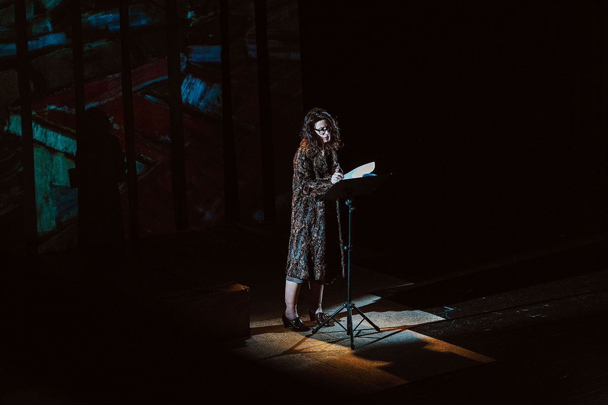 “La strada che va in città” con Valentina Cervi