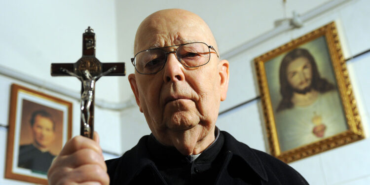 Padre Amorth. ? Eric Vandeville / ABACAPRESS.CO