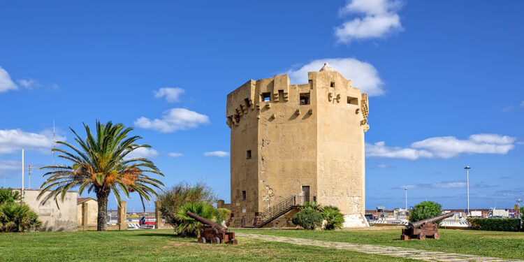 La Torre Aragonese a Porto Torres. ? Adobe Stock | andrzej2012