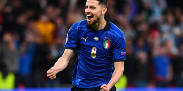 UEFA Euro 2020: Jorginho celebra il gol della vittoria ai calci di rigore nella semifinale tra Italia e Spagna allo stadio di Wembley, 6 luglio 2021. ? Claudio Villa/Getty Images
