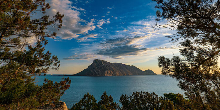 Isola di Tavolara, il più piccolo regno del mondo. 📷 Adobe Stock | Stefan