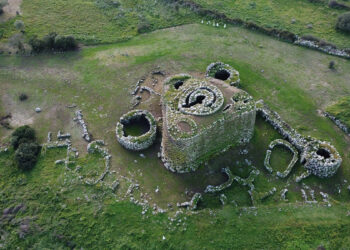 Nuraghe Losa. ? @nuragando - nurnet.net