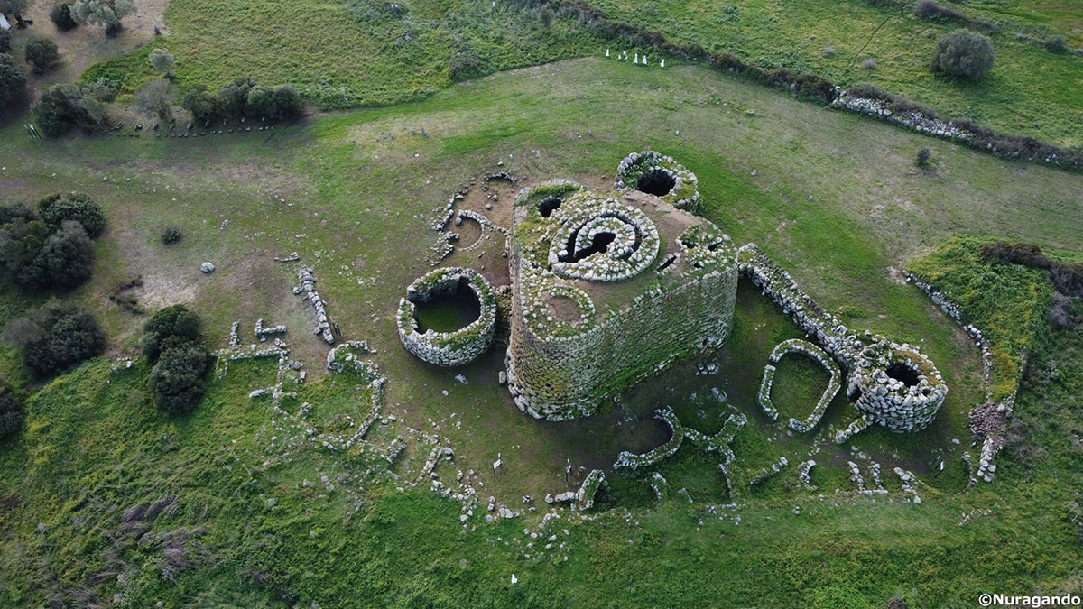 Nuraghe Losa. ? @nuragando - nurnet.net
