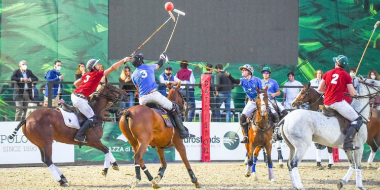 Una gara di Polo a Piazza di Siena