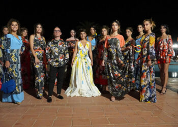 Roberto Stella con i capi della Collezione d'Arte