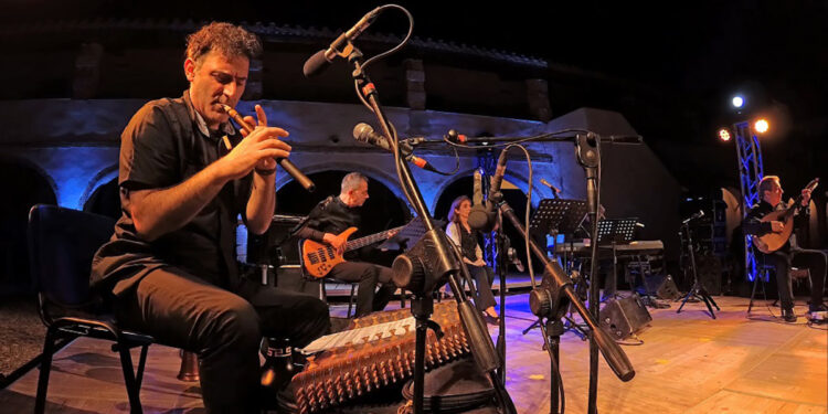 Azadì • In primo piano Mübin Dünen. ? Roberto Putzu