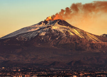 Catania e l'Etna. ? Adobe Stock | Alberto Masnovo