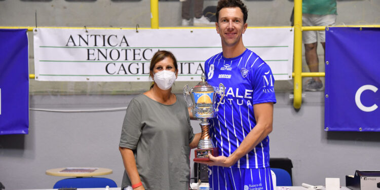 Jack Devecchi alla premiazione dell'11° International Basketball Tournament City of Cagliari. 📷 Luigi Canu