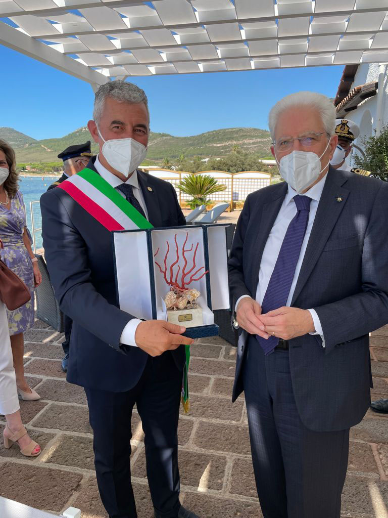 Il Presidente della Repubblica Sergio Mattarella con il sindaco di Alghero Mario Conoci