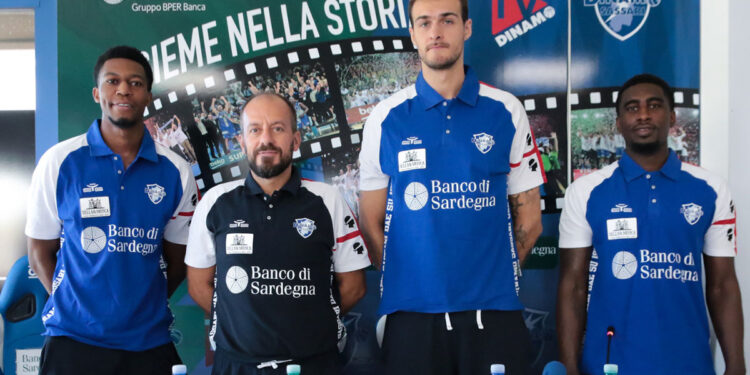 Coach Demis Cavina, Tyus Battle, Anthony Clemmons e Jacopo Borra