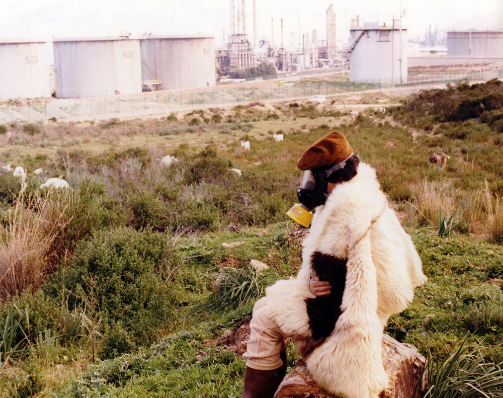 Dal documentario "Oil" di Massimiliano Mazzotta 