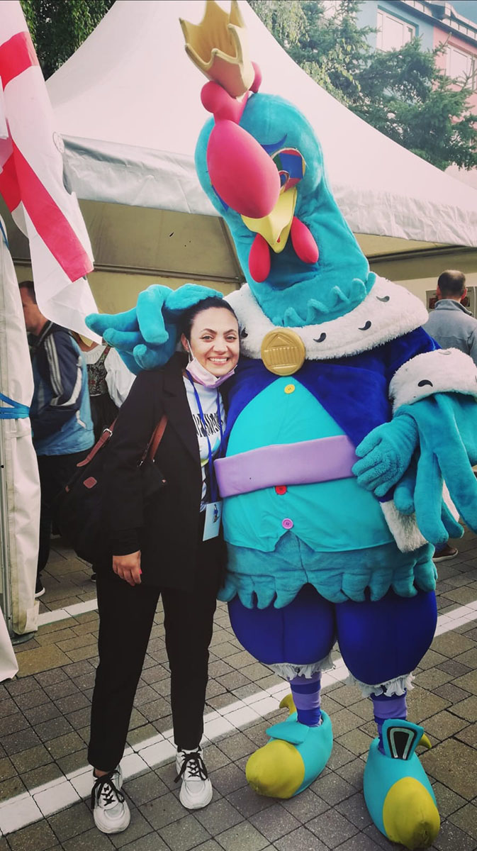 Il Gallo Frisjola con la delegata Mariella Azara in Slovacchia