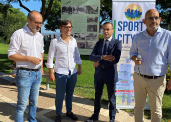 Il sindaco Truzzu, l'assessore allo sport Floris e gli organizzatori