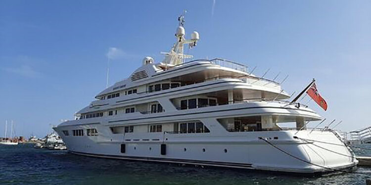 L'Ebony Shine nel porto di Cagliari