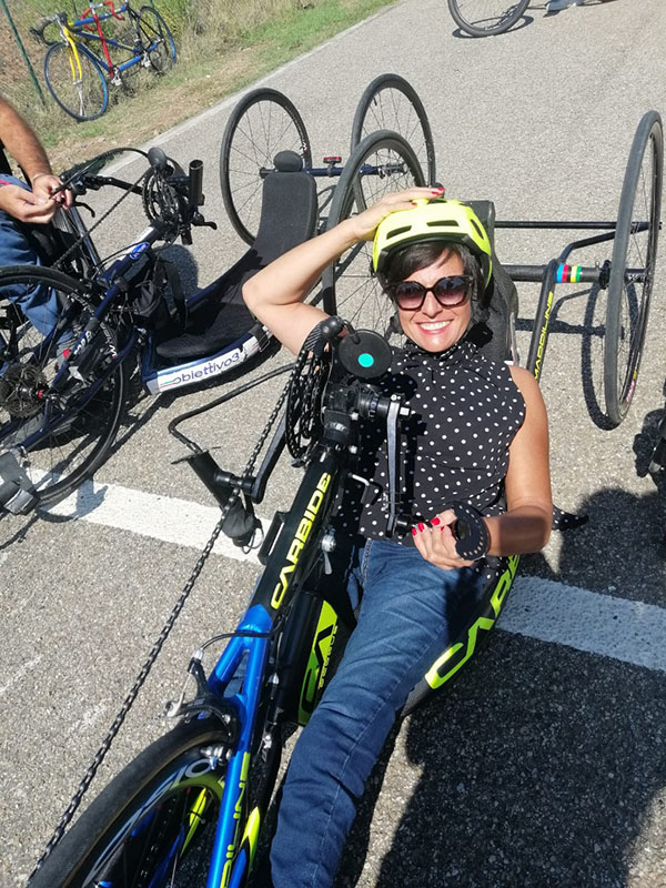 La presidente del CIP Sardegna Cristina Sanna prova l'handbike