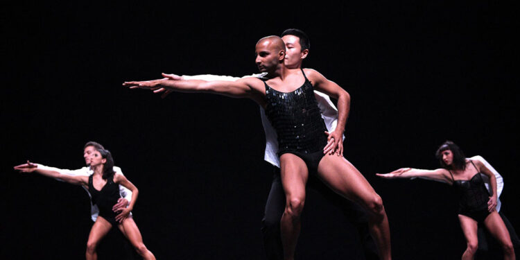 “My Ladies Rock”. ? Stephanie Para