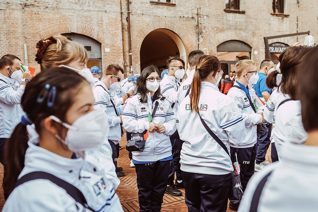 Chiara Statzu con gli atleti della nazionale italiana