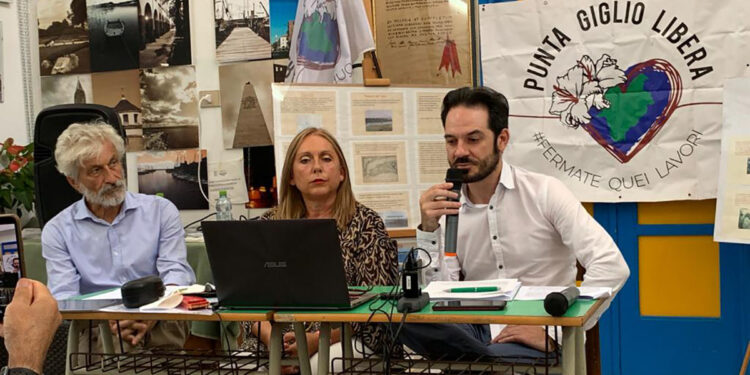 Comitato Punta Giglio Libera - Conferenza stampa presentazione denuncia Commissione Europea. 📷 Pierluigi Monetti